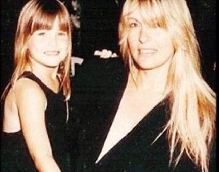 Bar Refaeli y su madre Tzipi. De tal palo tal astilla Bar Refaeli y su madre Tzipi. De tal palo tal astilla