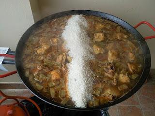 Elaboración de una paella Atlántica.