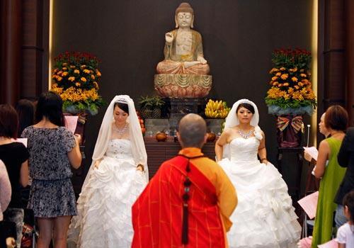 Una pareja de taiwanesas protagoniza el primer matrimonio igualitario budista Una pareja de taiwanesas protagoniza el primer matrimonio igualitario budista