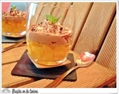 Mousse de chocolate con gelatina de melocotón Mousse de chocolate con gelatina de melocotón