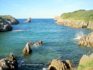 Playa de Buelna en Llanes: Pleamar