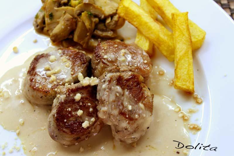 SOLOMILLO DE CERDO IBERICO CON SALSA ROQUEFORT Y AVELLANAS solomillo roquefot avellanas 3