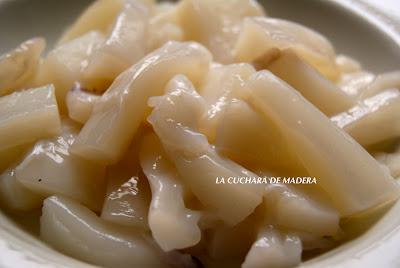CALAMARES CON CHAMPIÑONES Y JAMÓN CALAMARES CON CHAMPIÑONES Y JAMÓN