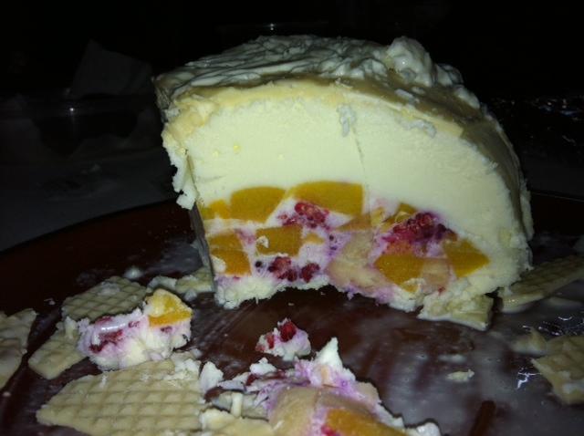 Bomba helada de Yogur Griego con Fruta y Chocolate Blanco. 4º Desafío en la Cocina Bomba helada de Yogur Griego con Fruta y Chocolate Blanco. 4º Desafío en la Cocina