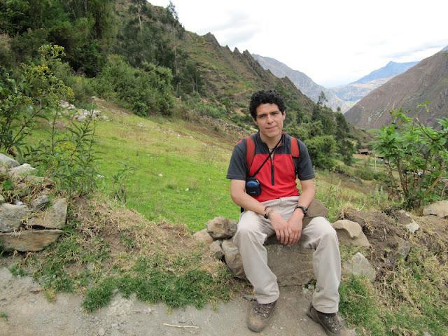 Crónicas mochileras en Conchucos : caminando hacia las ruinas de Marcajirca Crónicas mochileras en Conchucos : caminando hacia las ruinas de Marcajirca