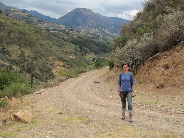 Crónicas mochileras en Conchucos : caminando hacia las ruinas de Marcajirca Crónicas mochileras en Conchucos : caminando hacia las ruinas de Marcajirca