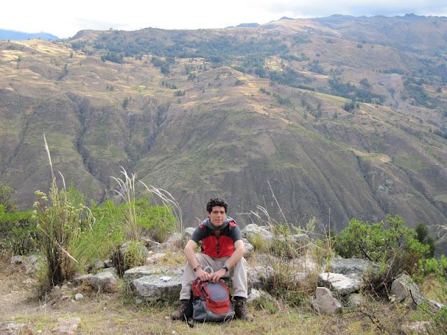 Crónicas mochileras en Conchucos : caminando hacia las ruinas de Marcajirca Crónicas mochileras en Conchucos : caminando hacia las ruinas de Marcajirca