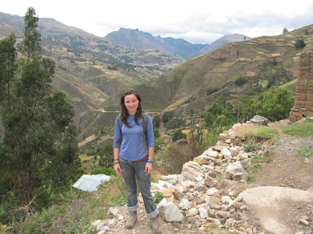 Crónicas mochileras en Conchucos : caminando hacia las ruinas de Marcajirca Crónicas mochileras en Conchucos : caminando hacia las ruinas de Marcajirca
