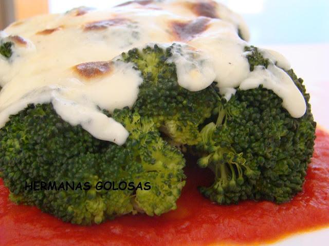 BROCOLI EN SALSA DE TOMATE CON BECHAMEL DE ROQUEFORT BROCOLI EN SALSA DE TOMATE CON BECHAMEL DE ROQUEFORT