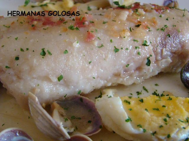 MERLUZA EN SALSA CON ESPÁRRAGOS, HUEVO Y ALMEJAS MERLUZA EN SALSA CON ESPÁRRAGOS, HUEVO Y ALMEJAS