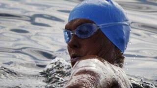 Nadadora Nyad tuvo que renunciar a su cuarto intento por atravesar Estrecho de la Florida Nadadora Nyad tuvo que renunciar a su cuarto intento por atravesar Estrecho de la Florida