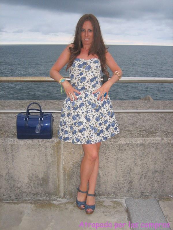 VESTIDO DE FLORES DE ROCOCOA VESTIDO DE FLORES DE ROCOCOA