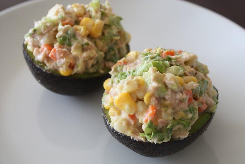 Aguacate relleno de atun Aguacate relleno de atún
