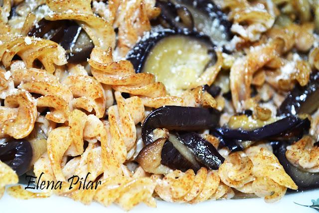 Espirales integrales con Berenjena y galleta de Parmesano Espirales integrales con Berenjena y galleta de Parmesano