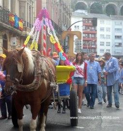 San Timoteo 2012 en Luarca: Carro El Pardin, novias y autoridades