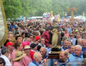 San Timoteo 2012 en Luarca: Procesion San Timoteo por su prao
