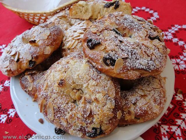 Rosquillas de almendras y cerezas