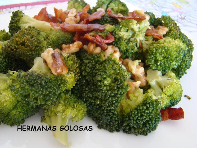SALTEADO DE BRÓCOLI, BACON Y NUECES SALTEADO DE BRÓCOLI, BACON Y NUECES