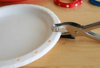 Decora tus platos de plástico o papel