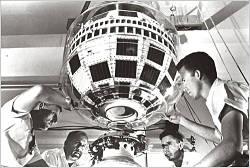 Actualidad Informática. Telstar 1, el primer satélite artificial de comunicaciones. Rafael Barzanallana. UMU