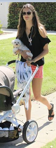 Alessandra Ambrosio, Kate Moss, Olivia Palermo, Selena Gómez y muchas celebrities adoran los shorts Alessandra Ambrosio, Kate Moss, Olivia Palermo, Selena Gómez y muchas celebrities adoran los shorts
