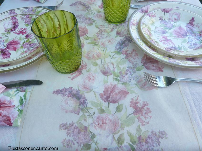 Decoración de mesa en el jardin:Lilas