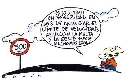 Tráfico se vuelca, el rey se cabrea, el banco malo aparece, Rajoy, prodigado en la prensa, sube el IVA, Iniesta, elegido el mejor jugador…