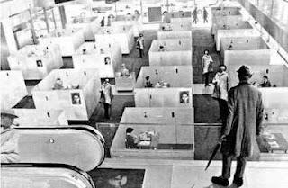 Un estado centralizado también crece descontroladamente Un estado centralizado también crece descontroladamente