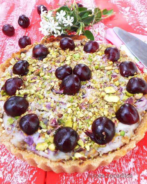 TARTA CON COSTRA DE ALMENDRAS, PICOTAS Y PISTACHOS