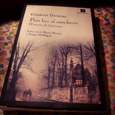 Para leer al anochecer, de Charles Dickens.