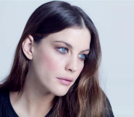 Liv Tyler para Acoustic Colors de Givenchy