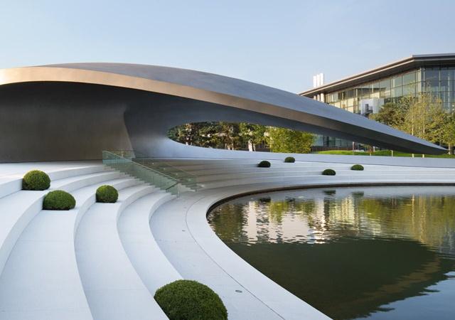 Exterior del pabellón Porsche. / Foto: DEZEEN.COM - ElEconomista.es Exterior del pabellón Porsche. / Foto: DEZEEN.COM - ElEconomista.es
