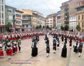 Fiestas del Portal Villaviciosa: gaiteros Plaza Ayuntamiento Fiestas del Portal Villaviciosa: gaiteros Plaza Ayuntamiento