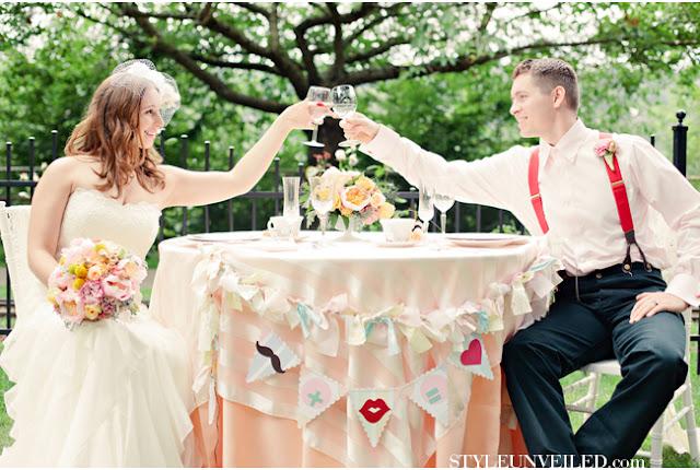 Bodas de hoy... ¡Una boda con bigotes! Bodas de hoy... ¡Una boda con bigotes!