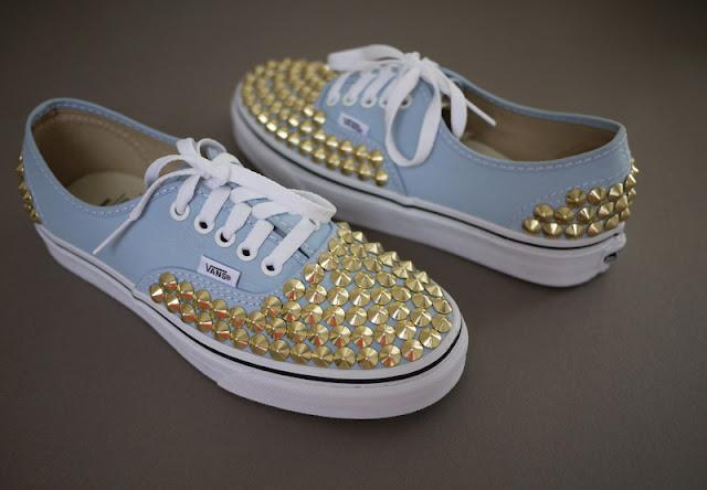 DIY: ZAPATILLAS CON TACHUELAS DIY: ZAPATILLAS CON TACHUELAS