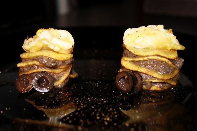 MILHOJA DE PATATA CON ANCHOA Y HUEVO DE CODORNÍZ MILHOJA DE PATATA CON ANCHOA Y HUEVO DE CODORNÍZ