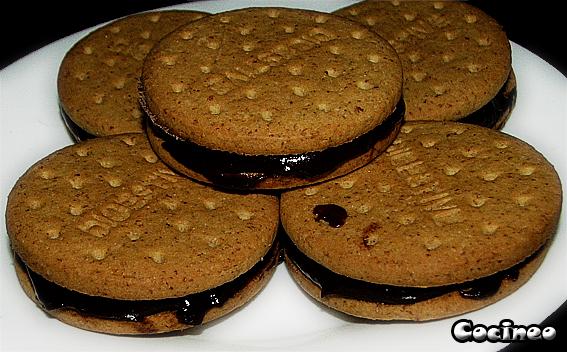 Galletas fritas rellenas de chocolate Galletas fritas rellenas de chocolate