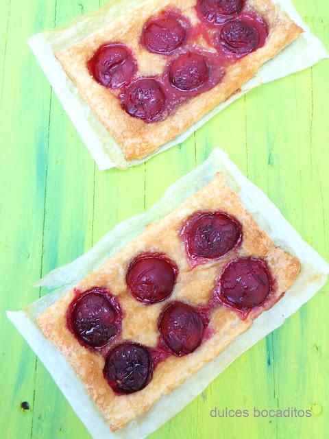 HOJALDRES CON CIRUELAS HOJALDRES CON CIRUELAS