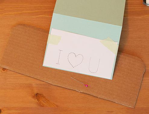 Cómo bordar unas cartulinas para decorar unas tarjetas. decorar tarjetas con bordados