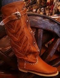 Y CON ESTE CALOR BOTAS???? Y CON ESTE CALOR BOTAS????