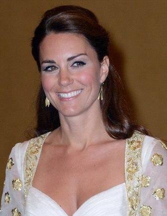 Kate Middleton, deslumbrante de  Alexander McQueen y Alice Temperley, en Kuala Lumpur. Imágenes