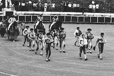 EFEMÉRIDES TAURINA: “YIYO” CUMPLE CUARENTA AÑOS DE ALTERNATIVA EFEMÉRIDES TAURINA: “YIYO” CUMPLE CUARENTA AÑOS DE ALTERNATIVA