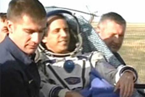 Los tres astronautas de la nave 'Soyuz TMA-04M' aterrizan sin incidentes