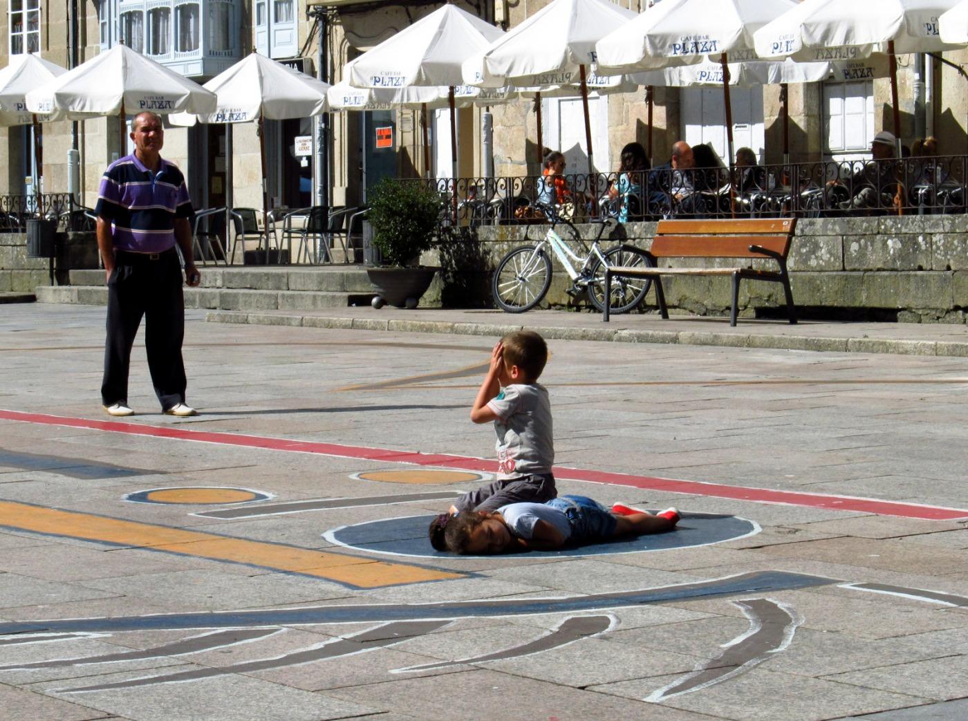 Como si el sol recargara la energía infantil, la vida cotidiana del verano nos regala divertidas instantáneas