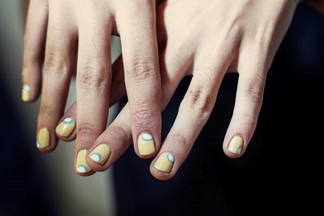 London eye, nail & makeup: algunos looks del London Fashion Week.