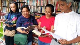 El hombre que convirtió su casa en una biblioteca pública El hombre que convirtió su casa en una biblioteca pública