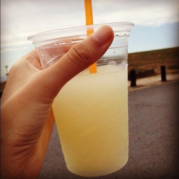 Granizado de limón en Sopelana. Granizado de limón en Sopelana.