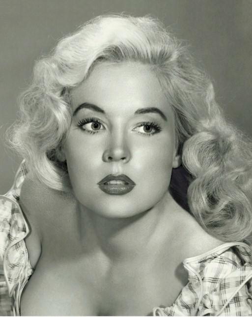Pin-up de la Semana: Betty Brosmer Pin-up de la Semana: Betty Brosmer
