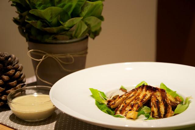 Ensalada césar con pollo caramelizado Ensalada césar con pollo caramelizado
