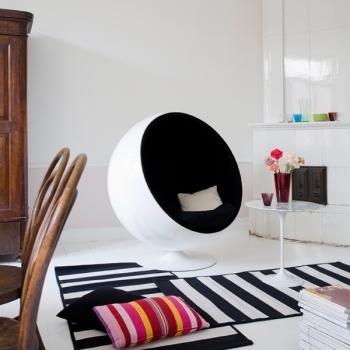 CUESTIÓN DE HUEVOS (III PARTE): BALL Y BUBBLE CHAIR